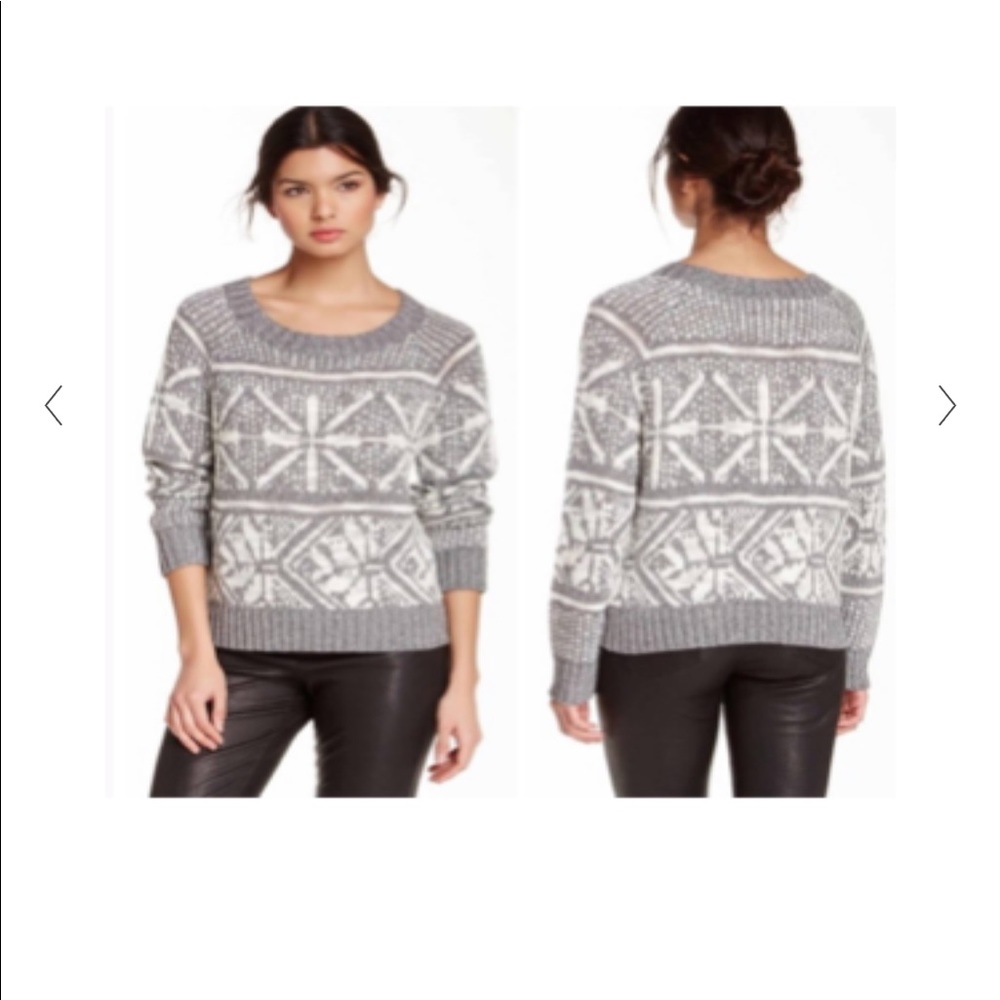 Alice + Olivia Lucille Shimmery Snowflake Sweater size XS ❄️